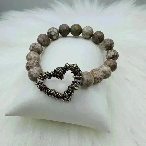 Delicate Stone Beads Hollow Heart Bracelet in Brown Gray - Picture 5 of 5